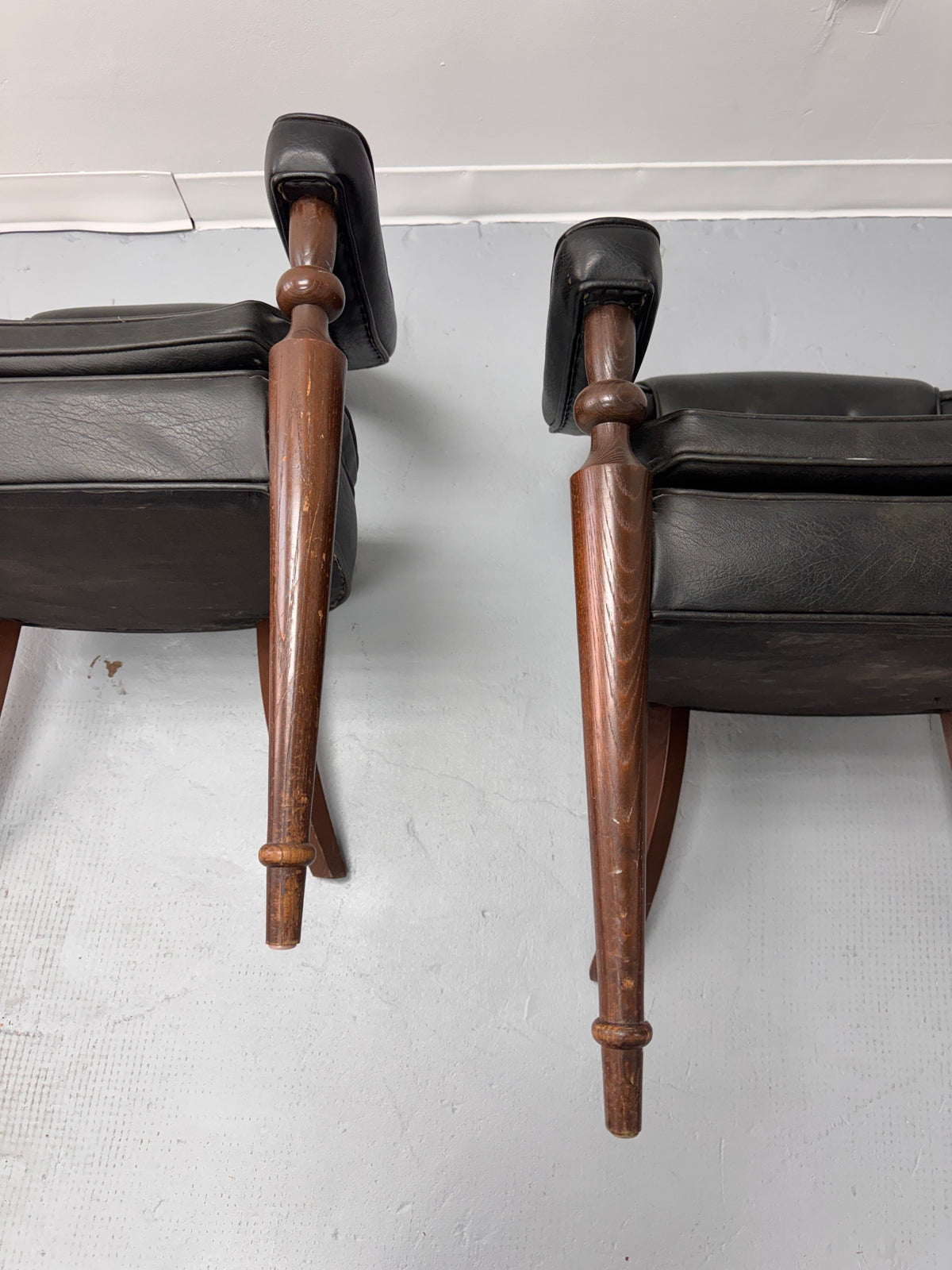 Vintage Tufted Leather Barrel-Back Tub Armchairs, Pair, c. 1970s