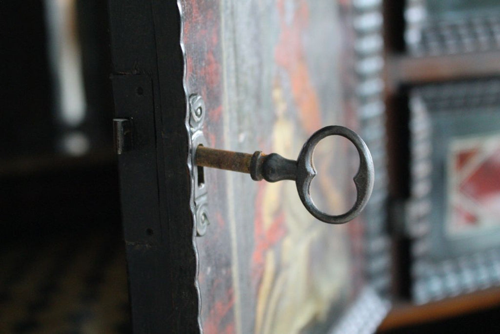 Antique 17th Century Dutch Travelling Chest made in the Netherlands in c. 1680 with 18th Cent Chinoiseries Stand c. 1700s