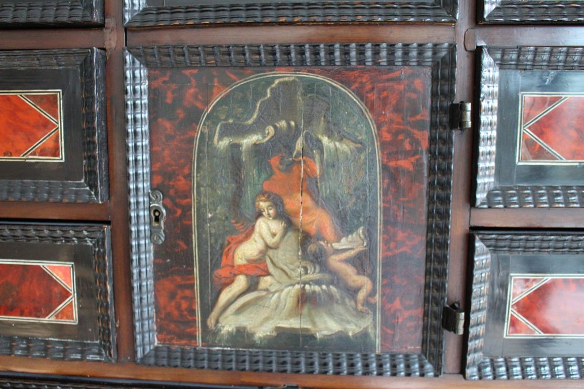 Antique 17th Century Dutch Travelling Chest made in the Netherlands in c. 1680 with 18th Cent Chinoiseries Stand c. 1700s