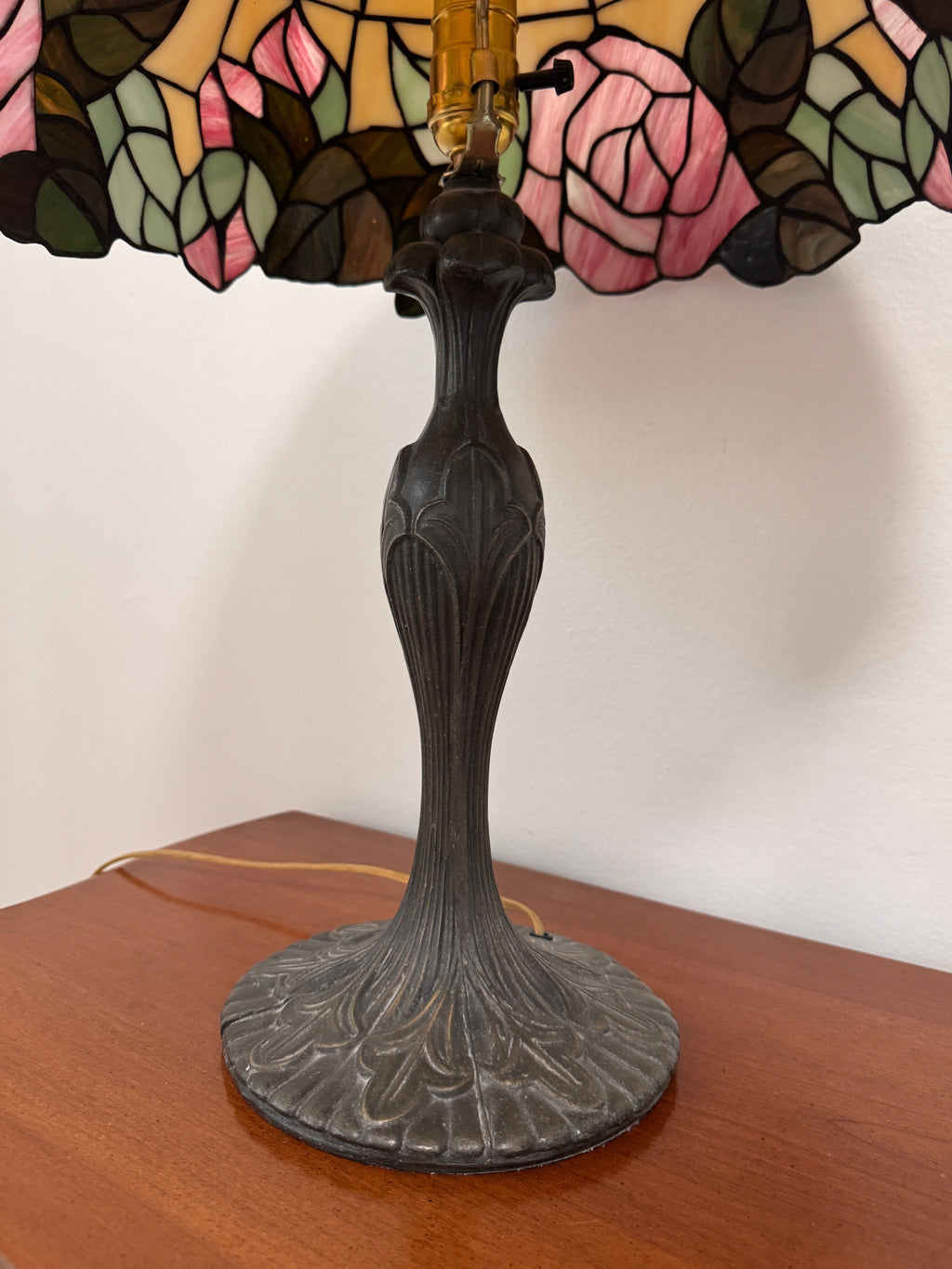 Vintage Art Nouveau Style Rose Stained Glass Desk or Table Lamp, c. 1990s