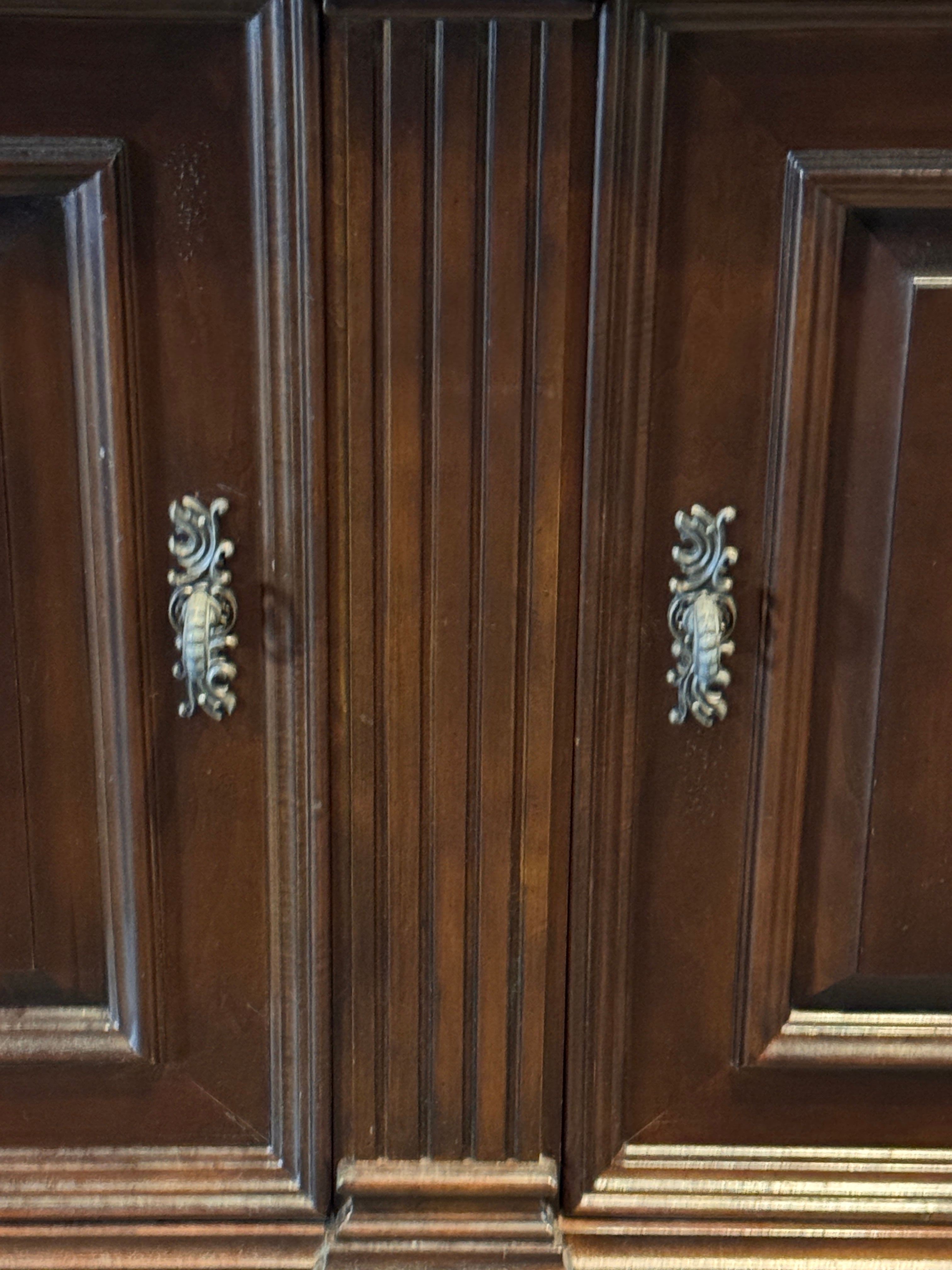 Bernhardt Traditional Breakfront China Cabinet with Glass Display, c. 1990s
