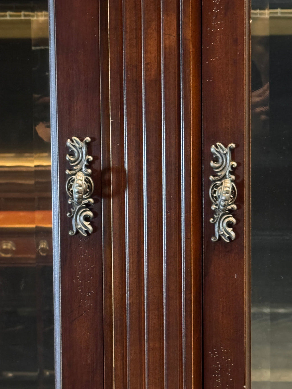 Bernhardt Traditional Breakfront China Cabinet with Glass Display, c. 1990s