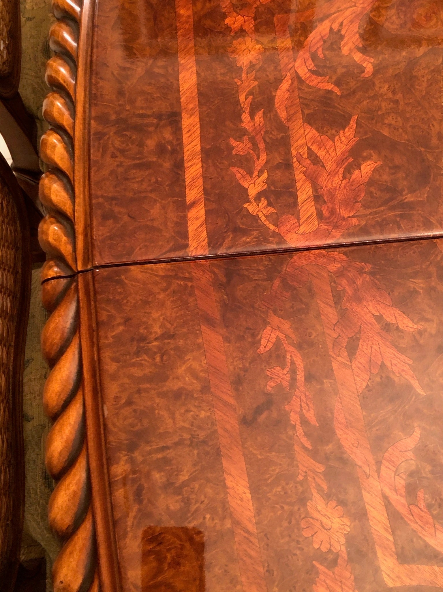 Traditional Lacquered Italian Dining Table Set