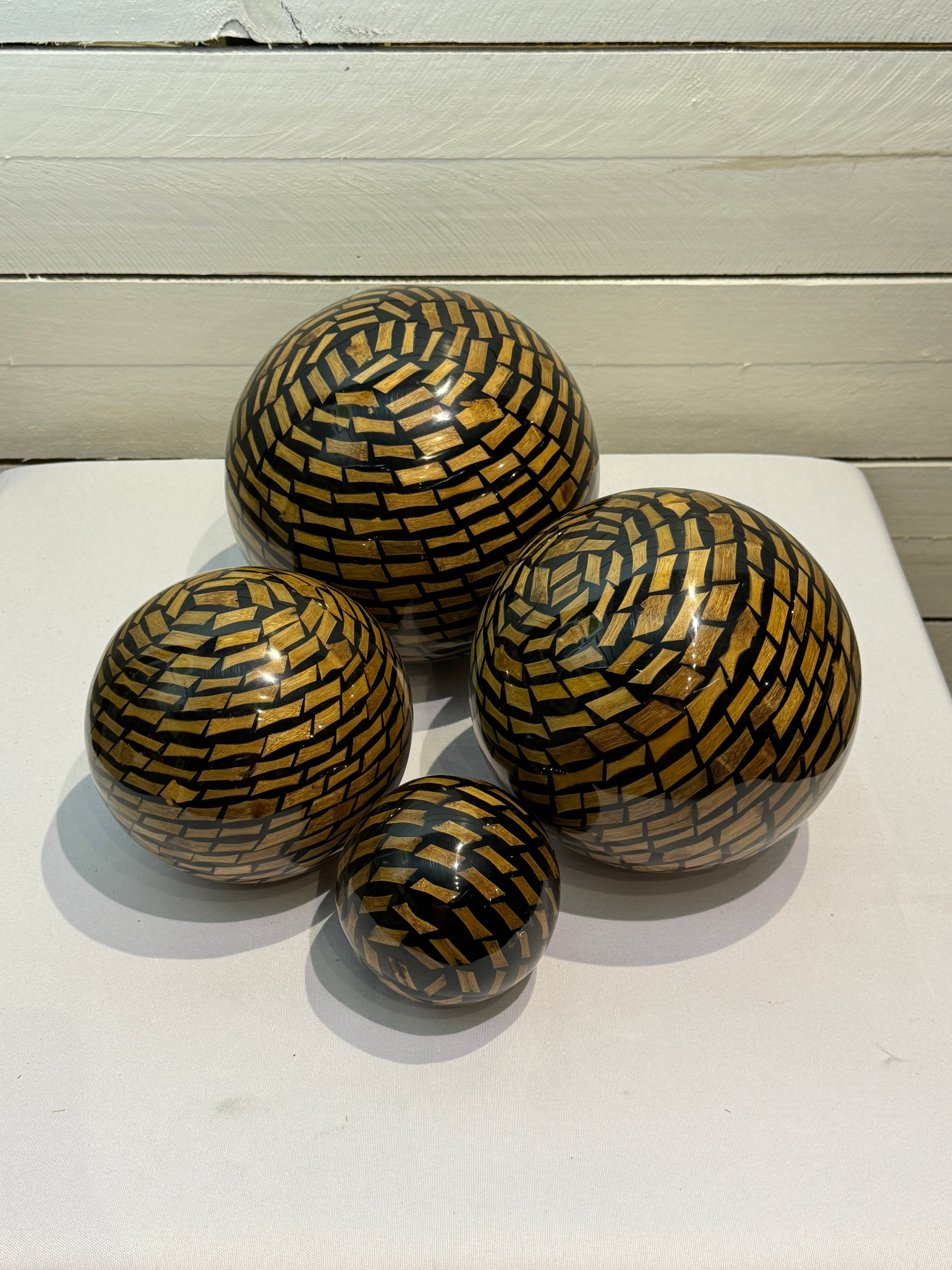 Flamant Suther Deco Balls with Stripe Detail - Set of 4