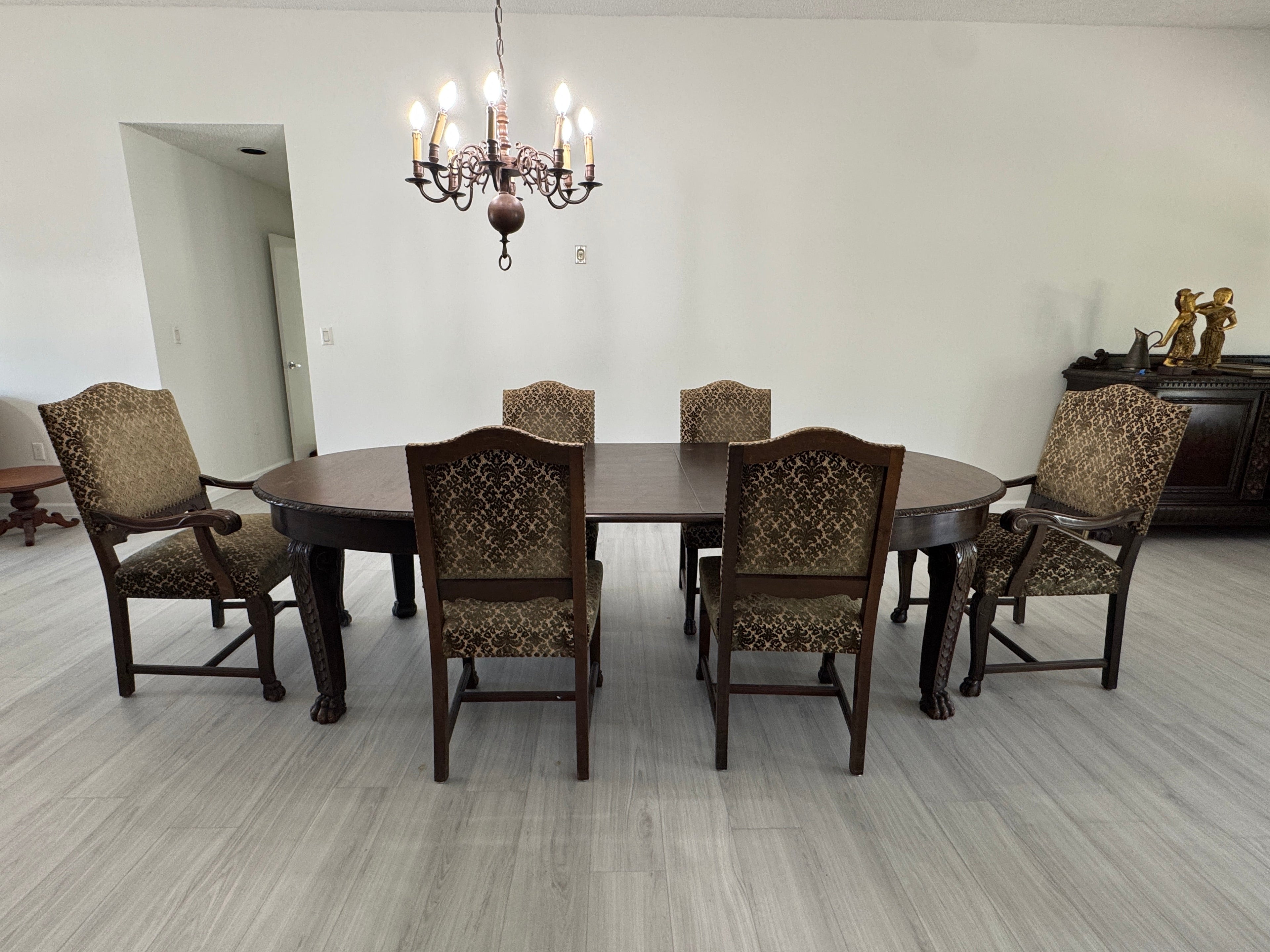 Victorian Carved Mahogany Clawfoot Extension Table with 6 Upholstered Chairs