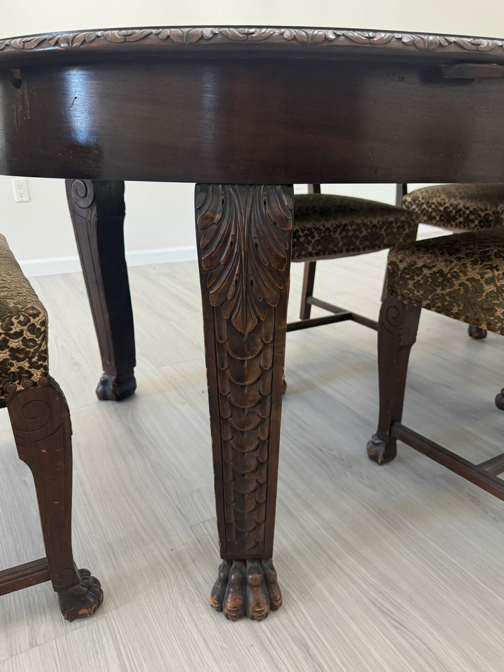 Victorian Carved Mahogany Clawfoot Extension Table with 6 Upholstered Chairs