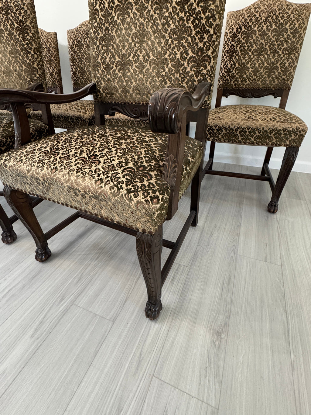 Victorian Carved Mahogany Clawfoot Extension Table with 6 Upholstered Chairs