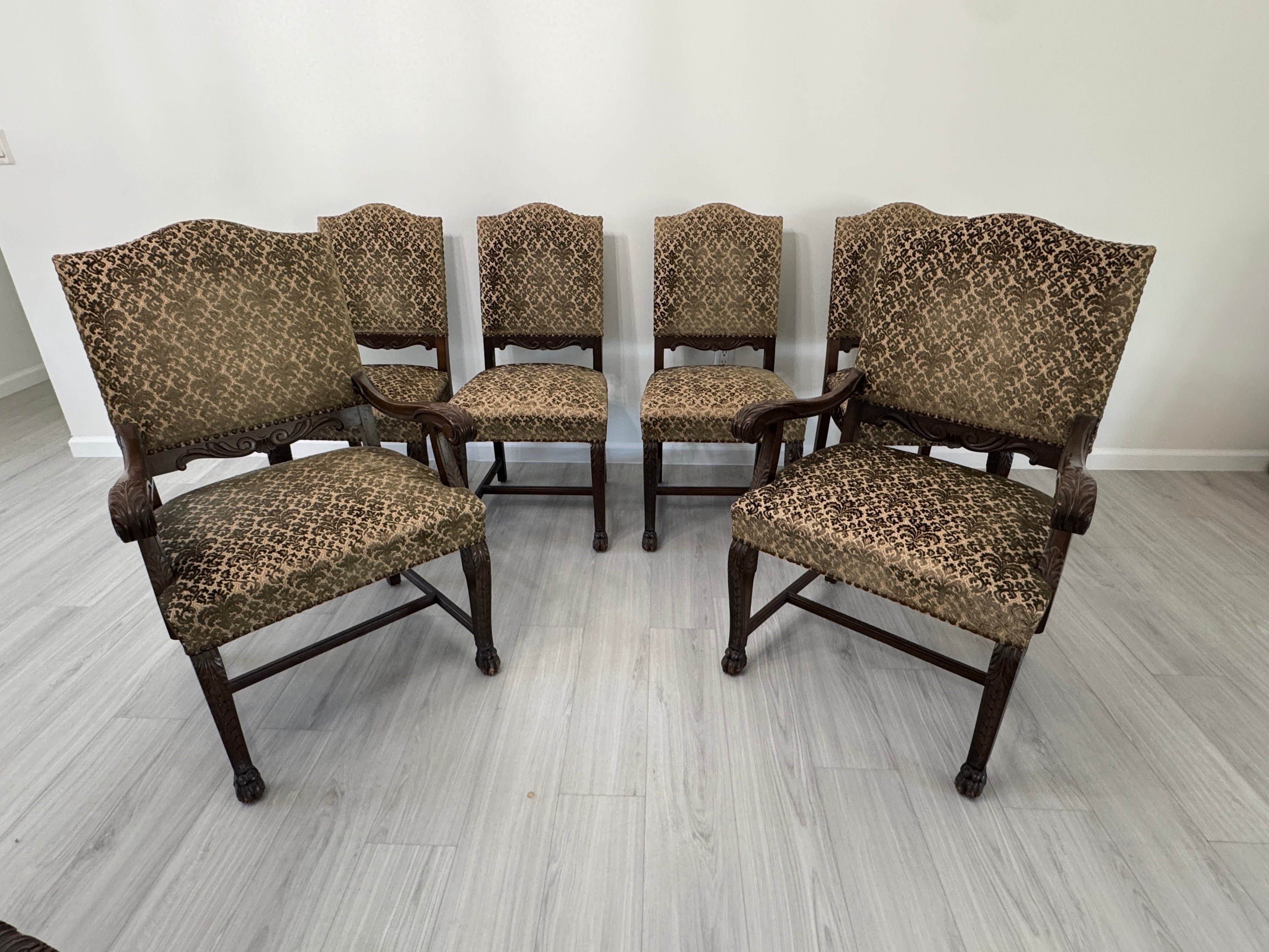 Victorian Carved Mahogany Clawfoot Extension Table with 6 Upholstered Chairs