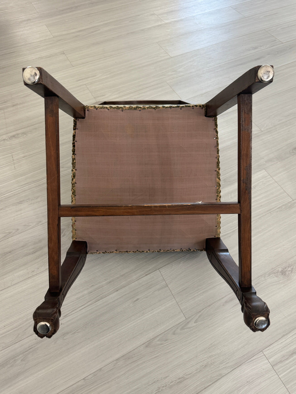 Victorian Carved Mahogany Clawfoot Extension Table with 6 Upholstered Chairs