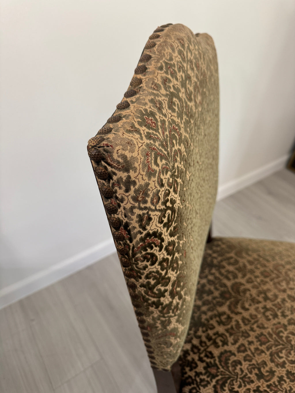 Victorian Carved Mahogany Clawfoot Extension Table with 6 Upholstered Chairs