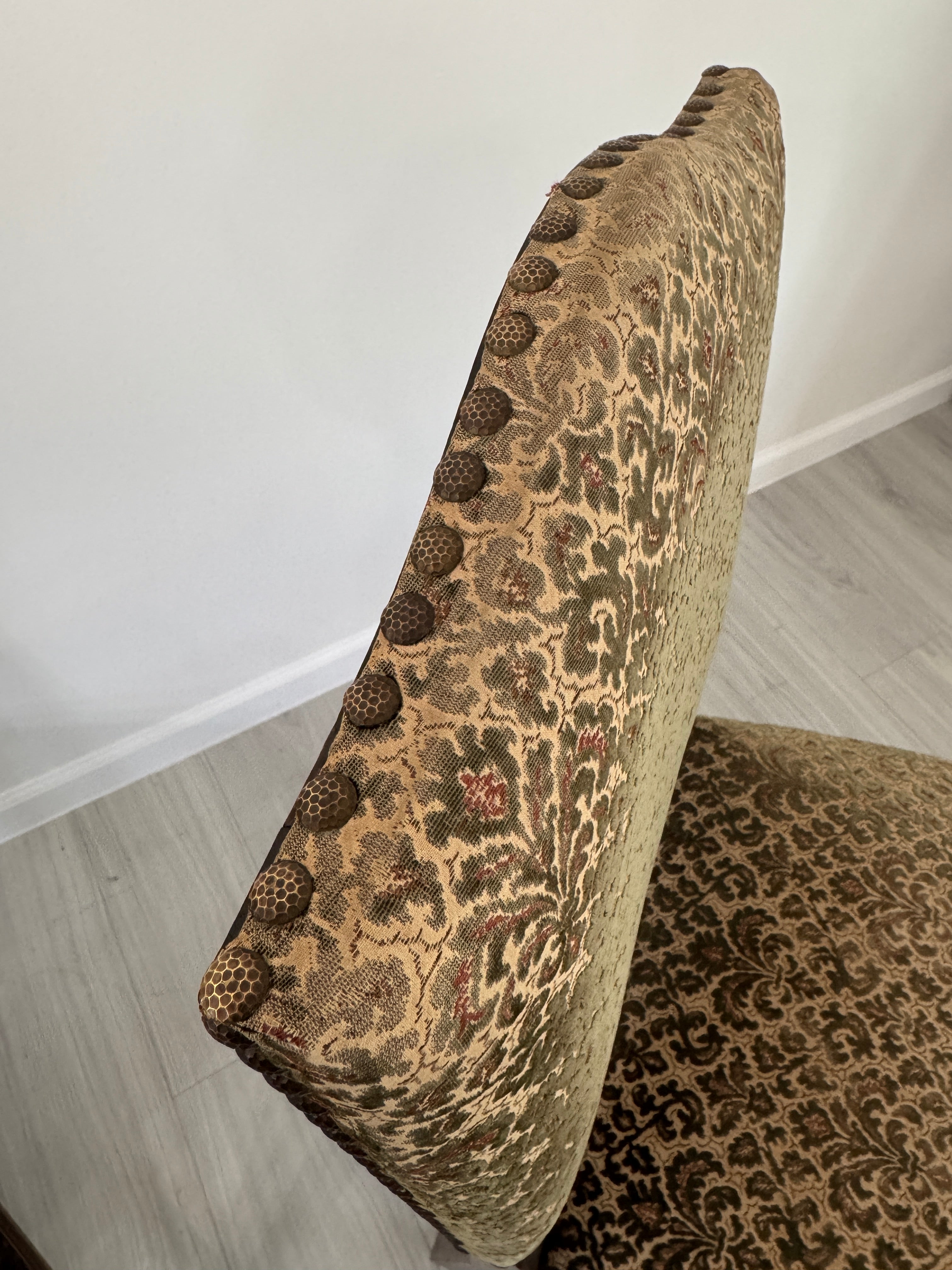 Victorian Carved Mahogany Clawfoot Extension Table with 6 Upholstered Chairs