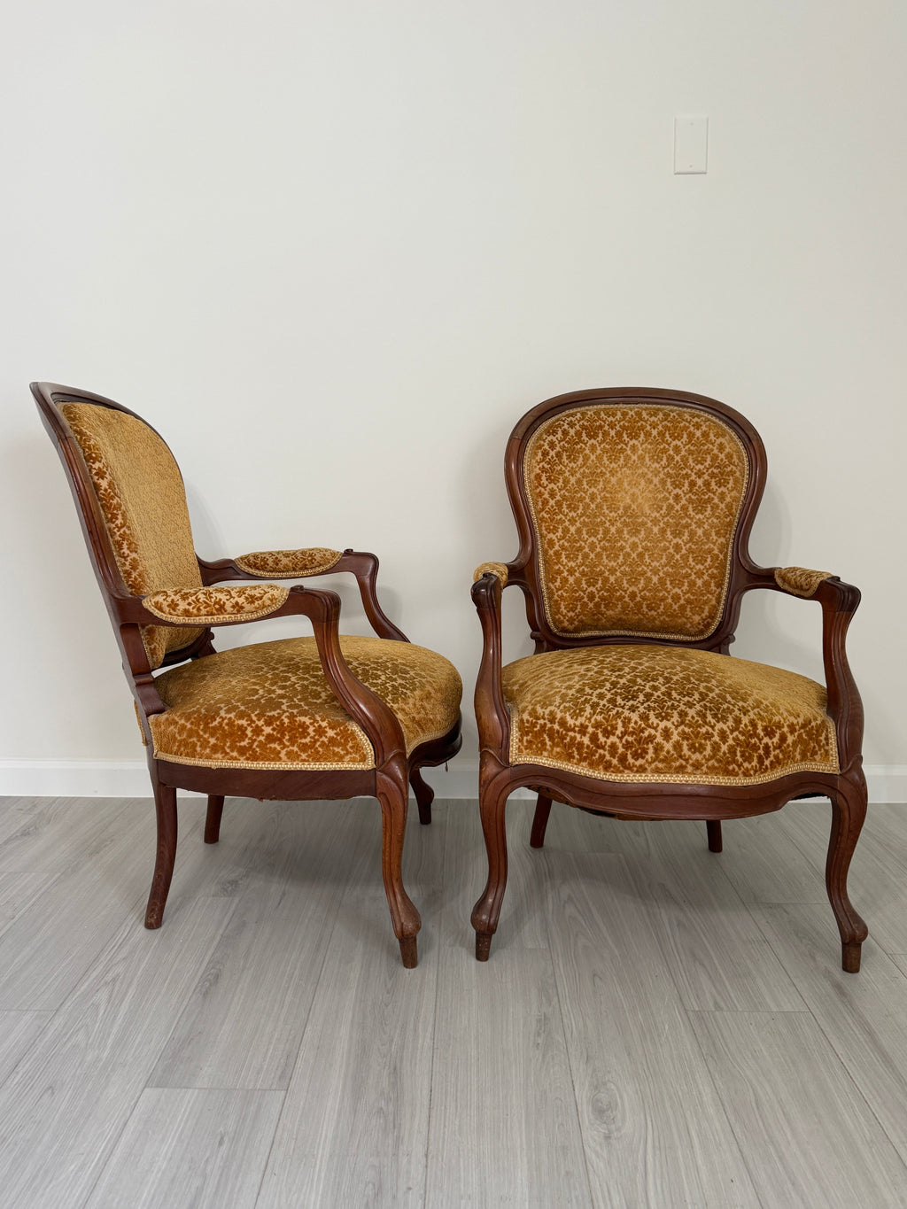 Vintage Louis XV Style Arm Chairs in Velvety Damask Upholstery - A Pair