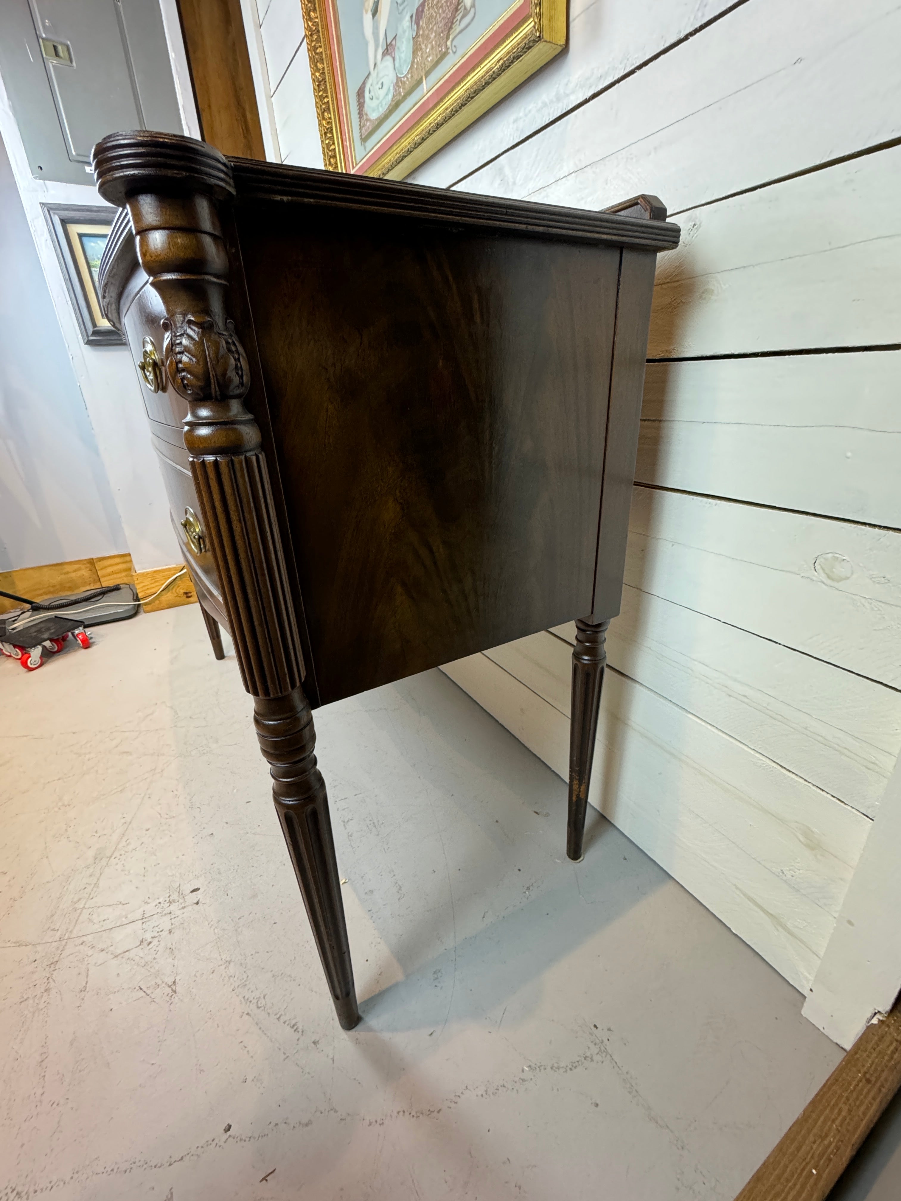 Vintage Hepplewhite Style Mahogany Sideboard/Buffet/Credenza
