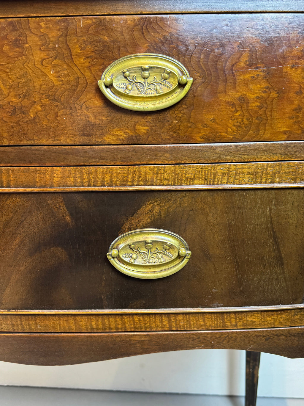 Vintage Hepplewhite Style Mahogany Sideboard/Buffet/Credenza
