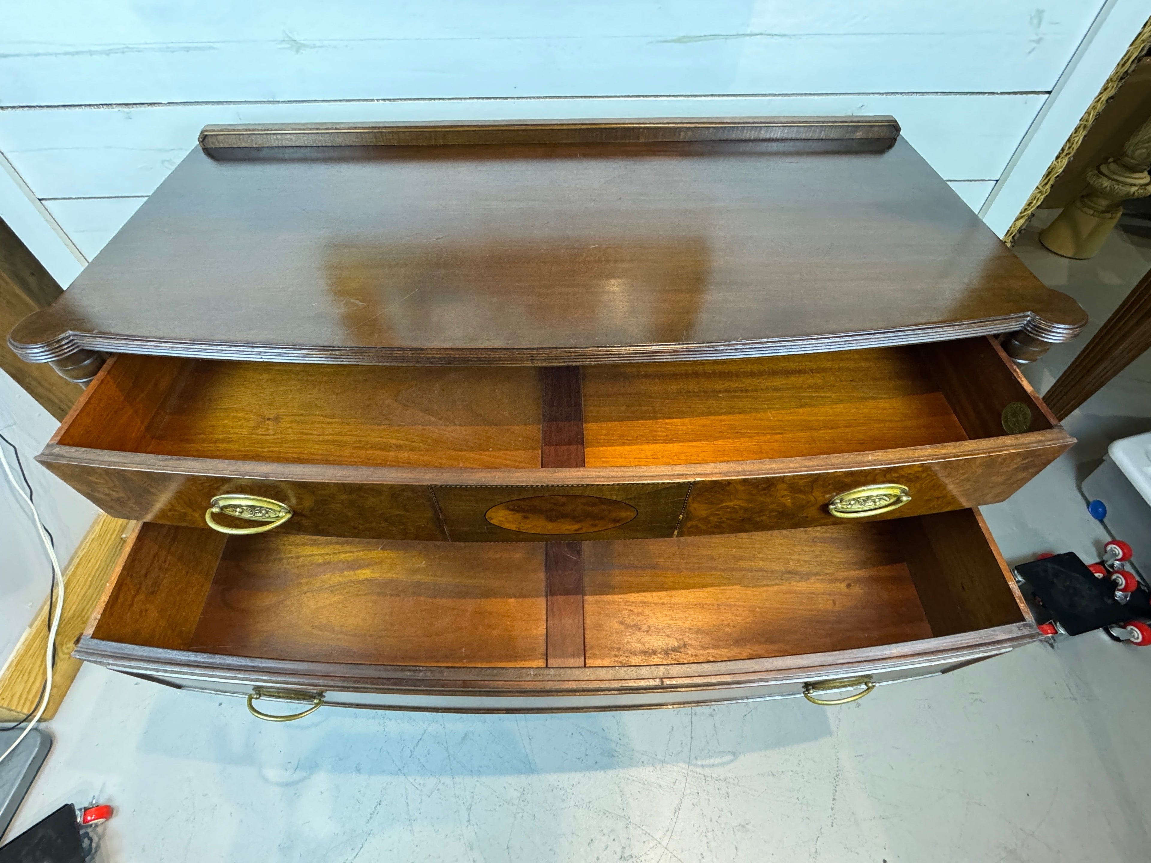 Vintage Hepplewhite Style Mahogany Sideboard/Buffet/Credenza