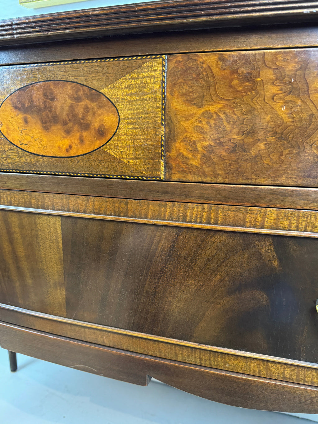 Vintage Hepplewhite Style Mahogany Sideboard/Buffet/Credenza