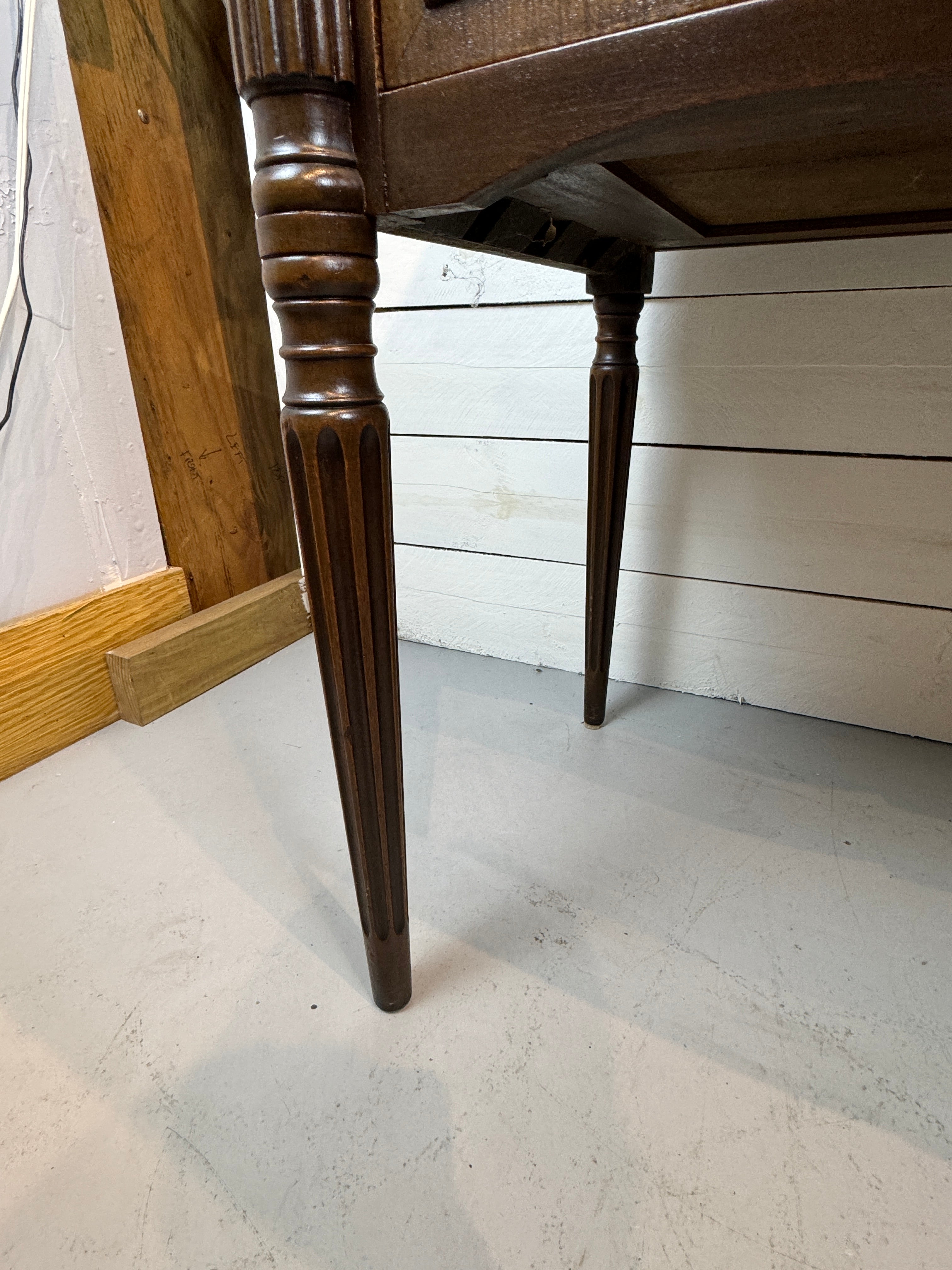 Vintage Hepplewhite Style Mahogany Sideboard/Buffet/Credenza